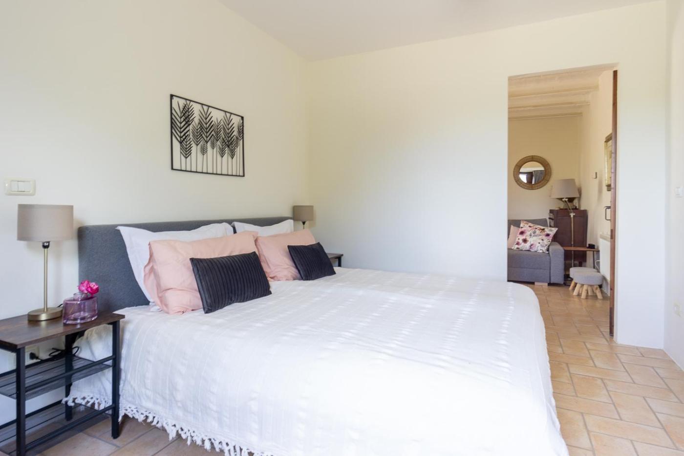 Rosa Nel Pozzo Apartments And B&B San Pietro  Ngoại thất bức ảnh