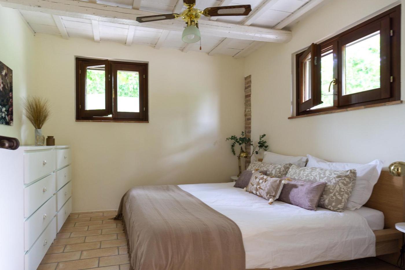 Rosa Nel Pozzo Apartments And B&B San Pietro  Ngoại thất bức ảnh
