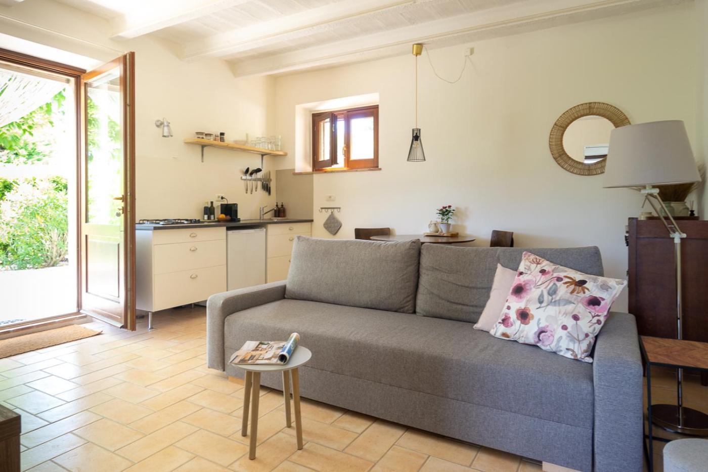 Rosa Nel Pozzo Apartments And B&B San Pietro  Ngoại thất bức ảnh
